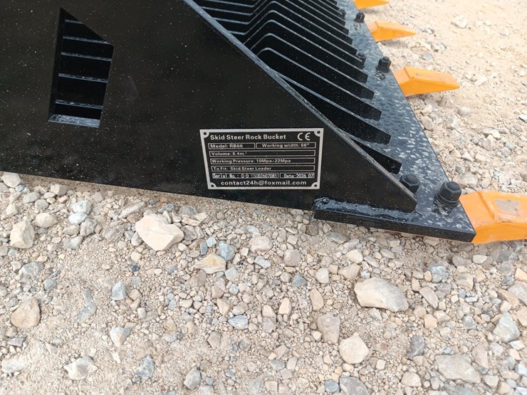 #l75-025-•-future-rock-bucket-skid-steer-attachment-image-5