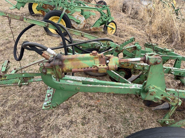 john-deere-pull-type-three-bottom-plow-image-22