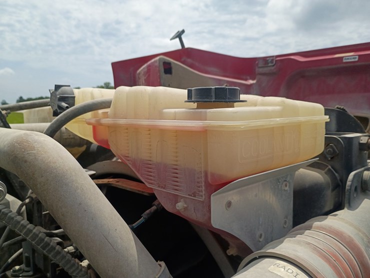 2012-peterbilt-384-image-28