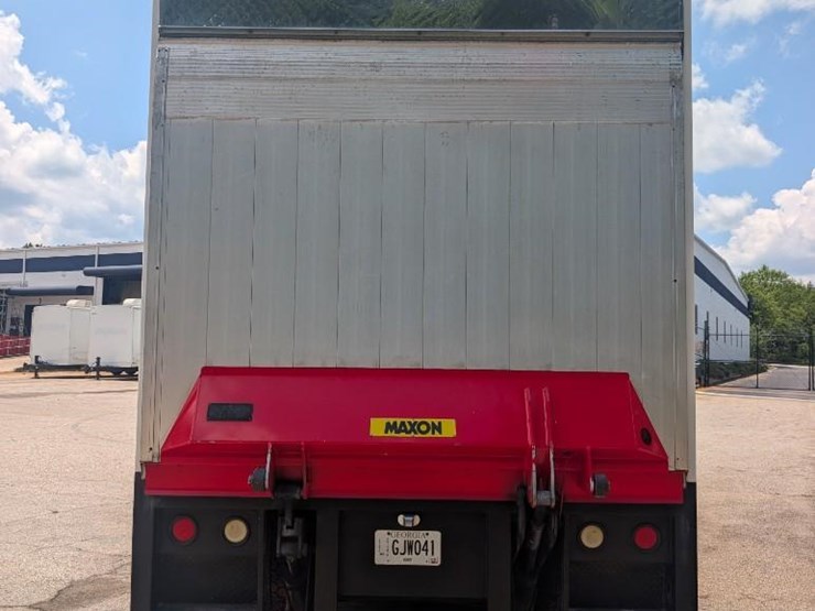 2009-peterbilt-335-image-6