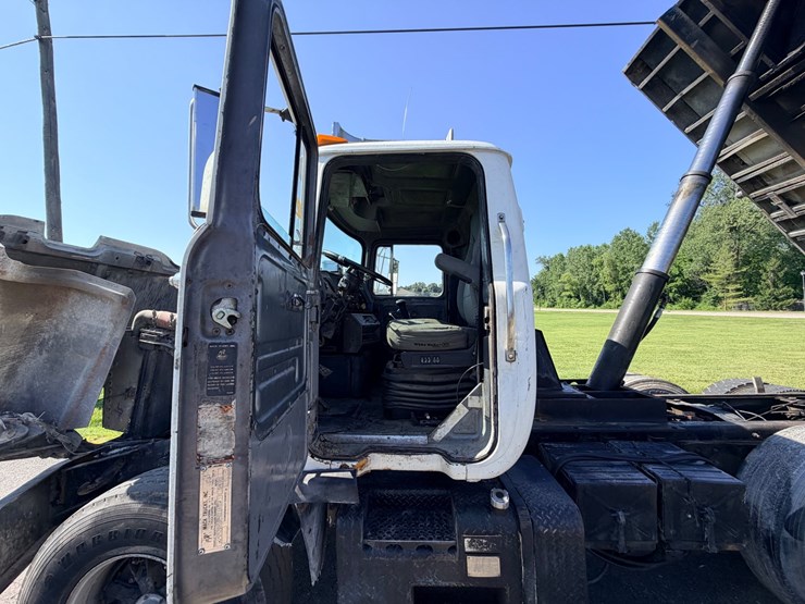 1993-mack-dm690s-image-105