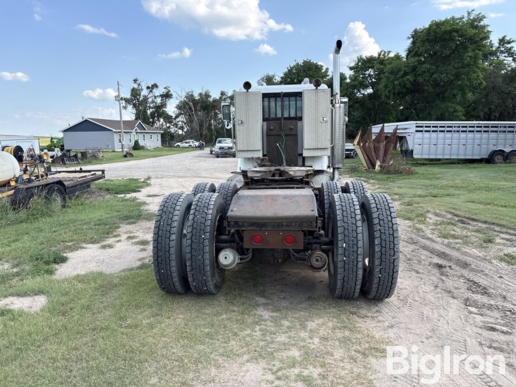1982-peterbilt-359-image-6