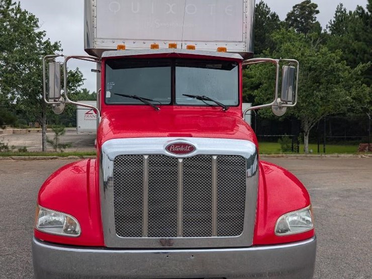 2010-peterbilt-335-image-4