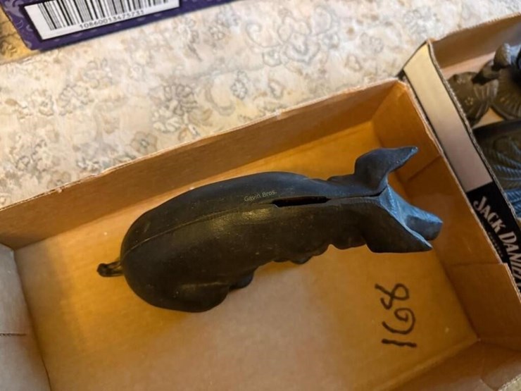 cast-iron-piggie-bank-w/some-change-image-3