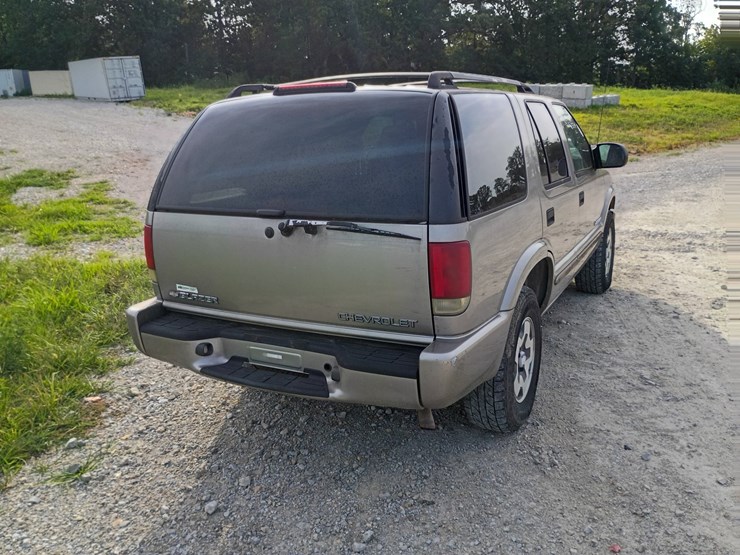 2003-chevrolet-blazer-image-8