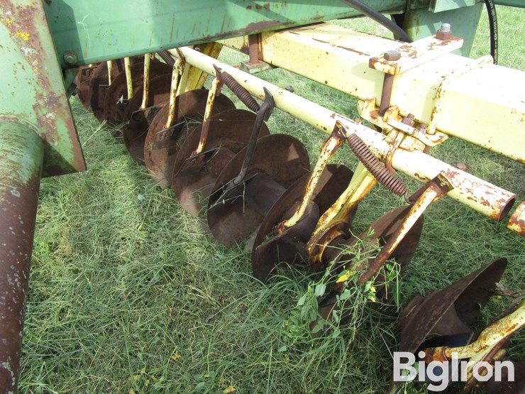 john-deere-340-image-16