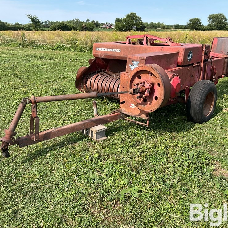 MASSEY-FERGUSON 12