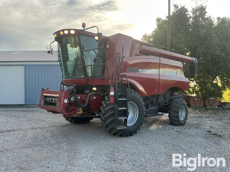 2011-case-ih-5088-image-3