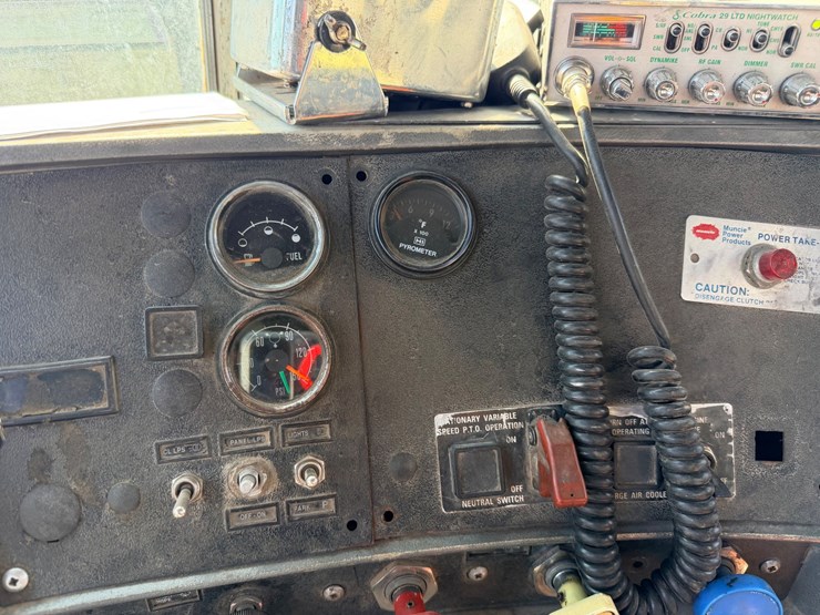 1993-mack-dm690s-image-111