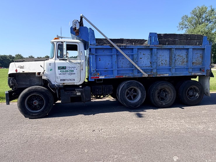 1993-mack-dm690s-image-4