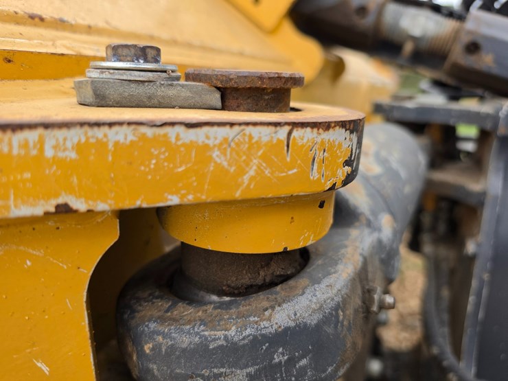 2015-deere-700k-image-103