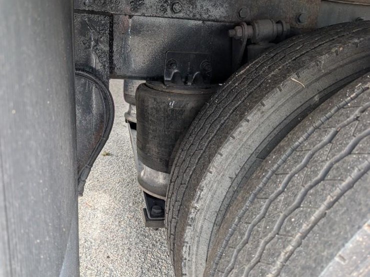 2012-freightliner-m2-stakebed-truck-image-27
