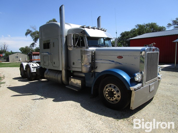 2001-peterbilt-379-image-3