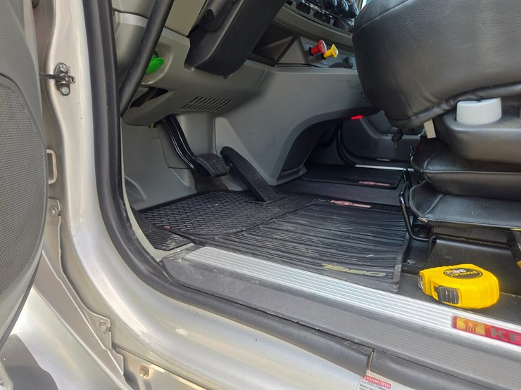 2019-kenworth-t880-image-50