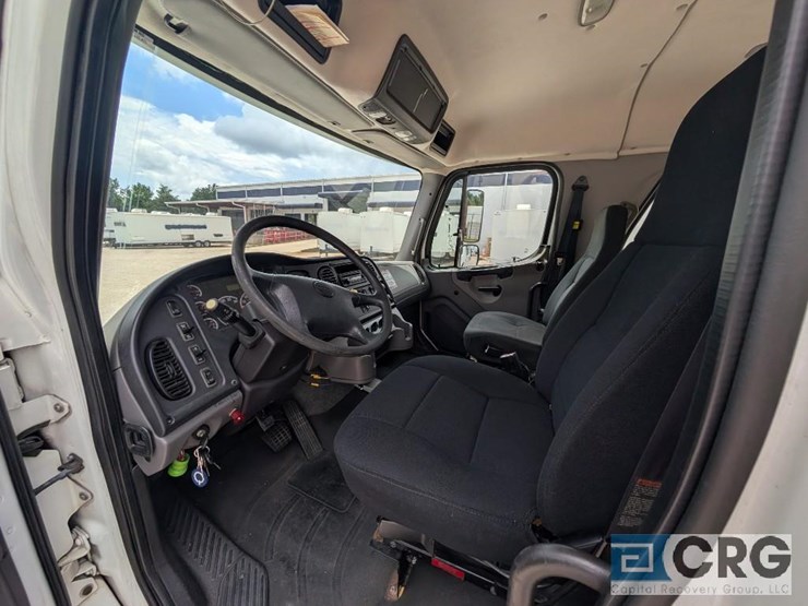 2011-freightliner-m2-stakebed-truck-image-14