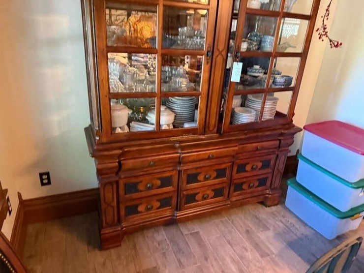 large-glass-door-display-lighted-cabinet-image-5