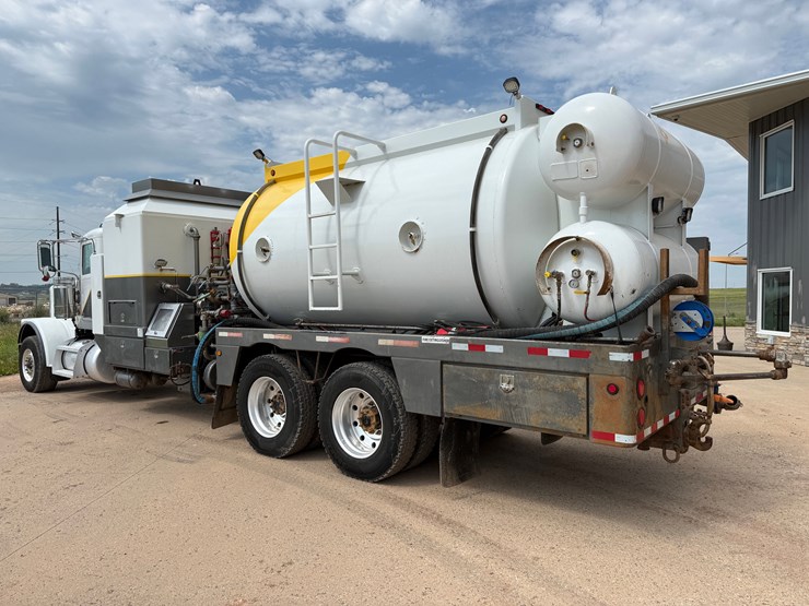 2019-peterbilt-389-image-8