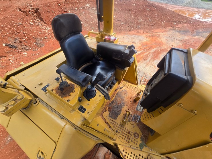 2005-caterpillar-d5n-xl-image-22