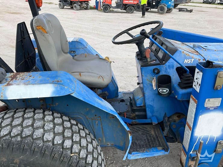new-holland-tc30-image-8