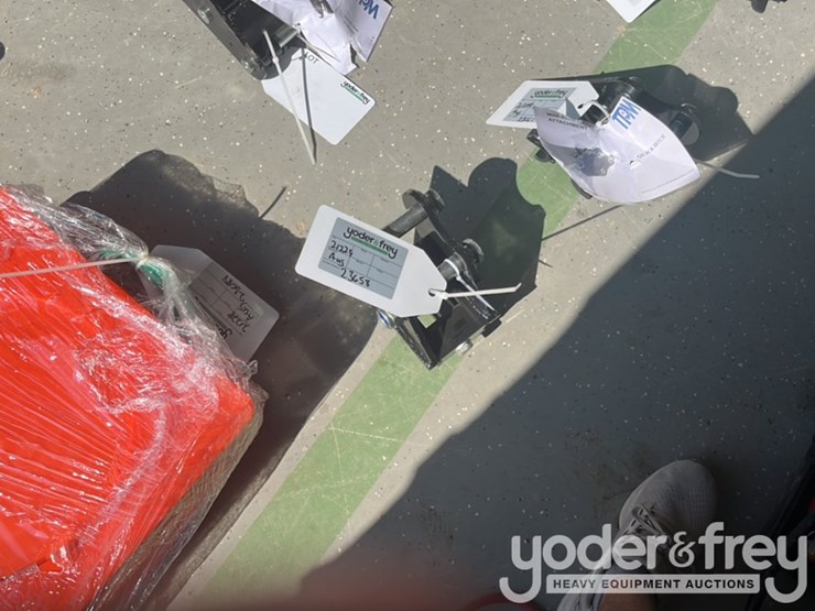 unused-tpm-quick-hitch,-1"-pin-hole-to-suit-0.8-1.4-ton-mini-excavators-image-1
