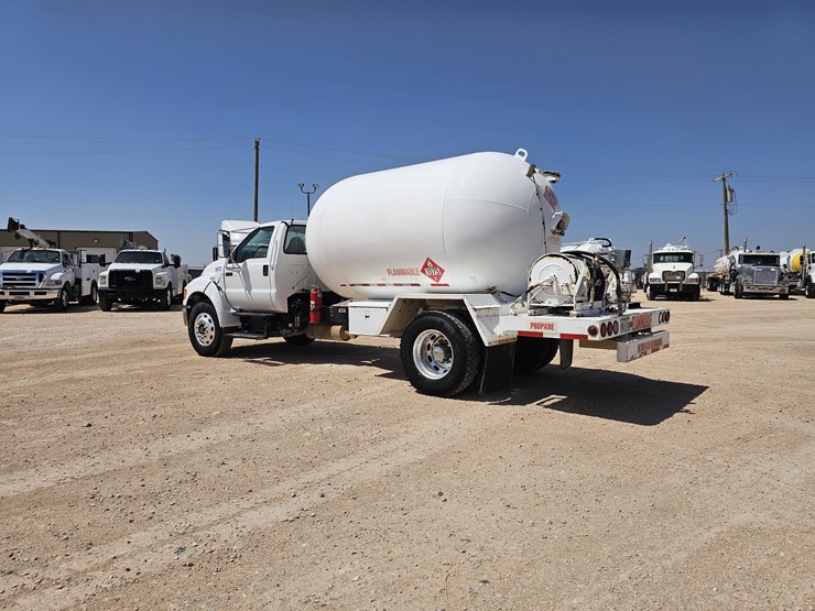 2005-ford-f750-image-2