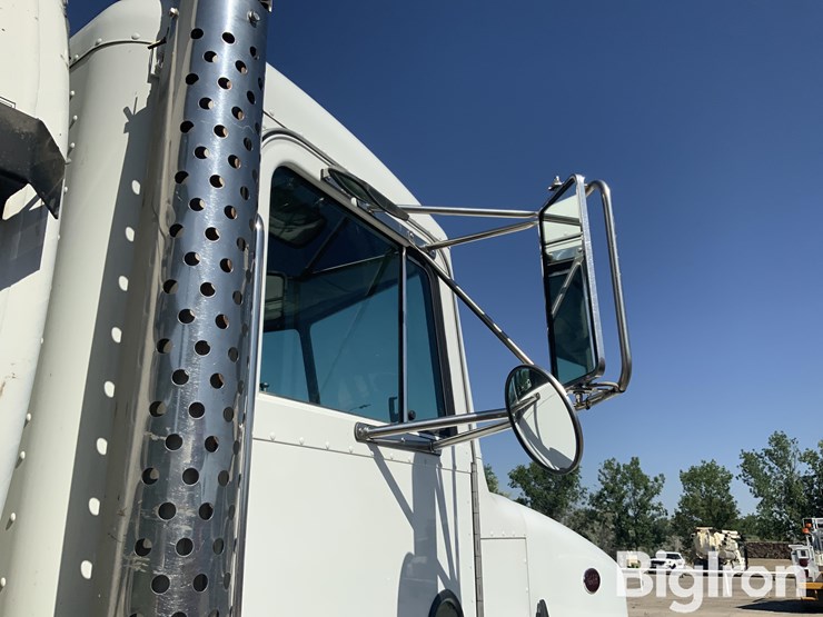 2004-peterbilt-330-image-16