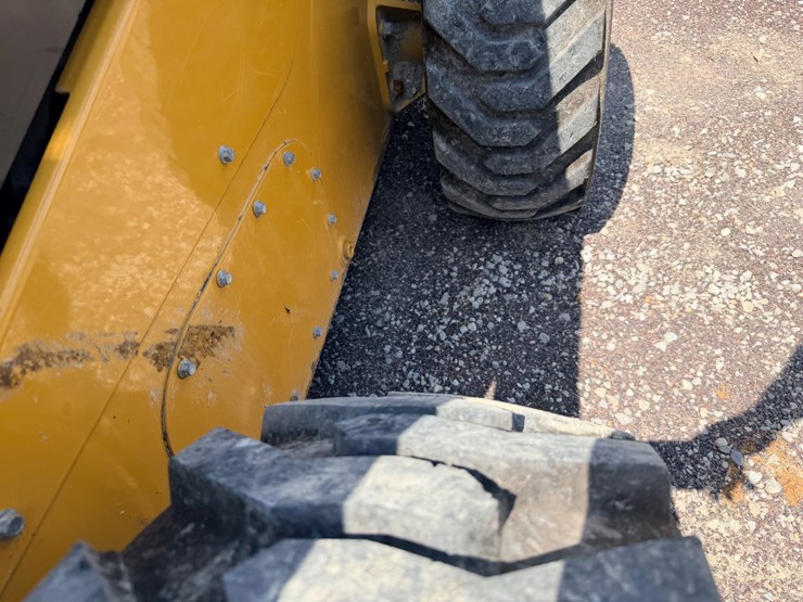2014-caterpillar-272d-image-93
