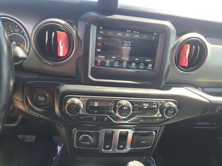 2021-jeep-wrangler-sport-image-15