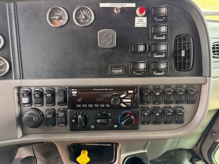 2015-peterbilt-365-image-29