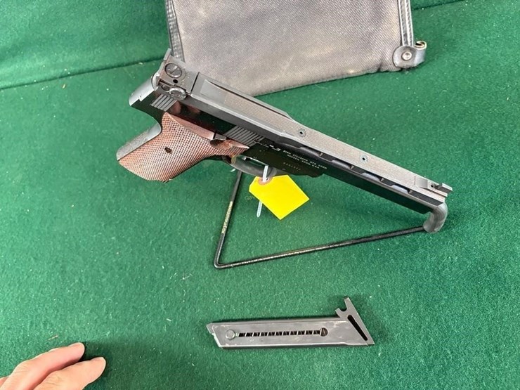 high-standard-"the-victor"-22lr-pistol-image-4