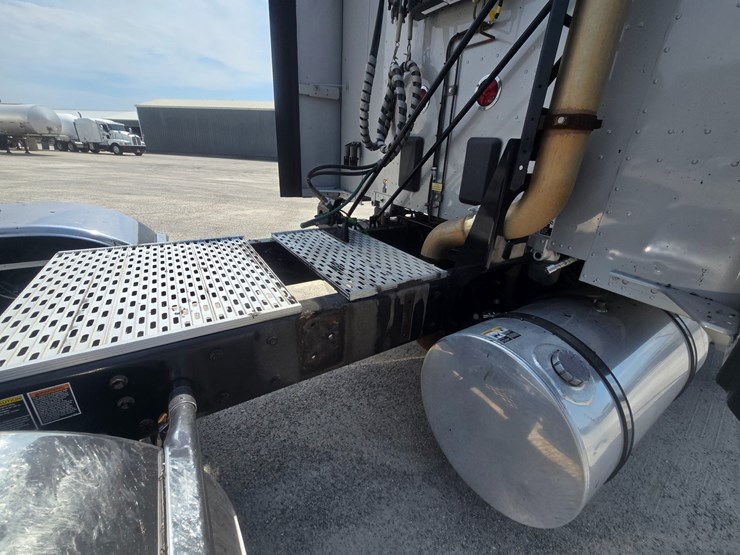 2019-kenworth-t680-image-90