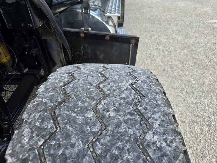 2015-kenworth-t800-image-32