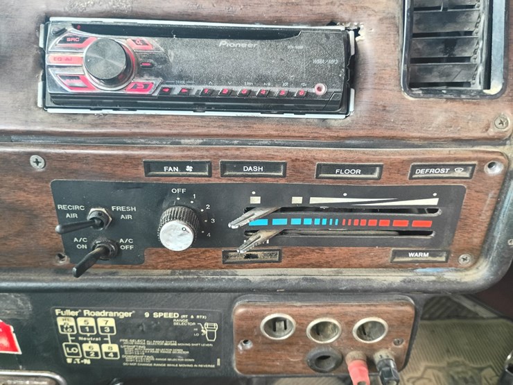 #24861-•-1988-freightliner-flc-dump-truck-image-74