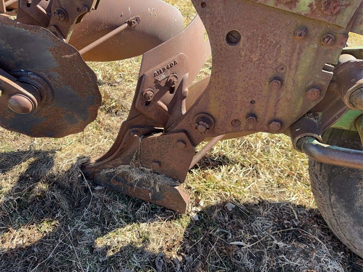 john-deere-pull-type-three-bottom-plow-image-27
