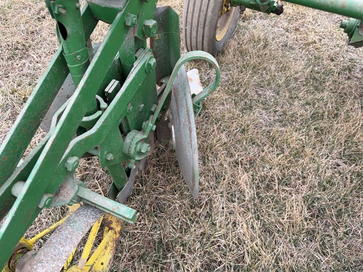 john-deere-two-row-pull-type-planter-image-22