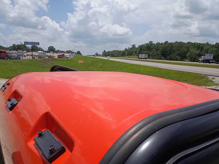 2025-kubota-rtv1100-image-39