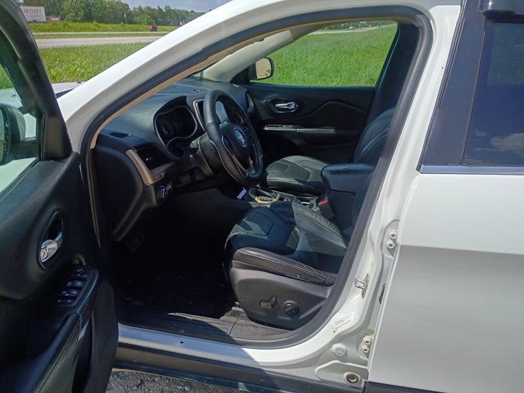 2014-jeep-cherokee-image-25