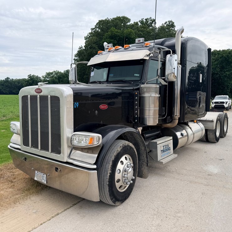 2013 PETERBILT 388