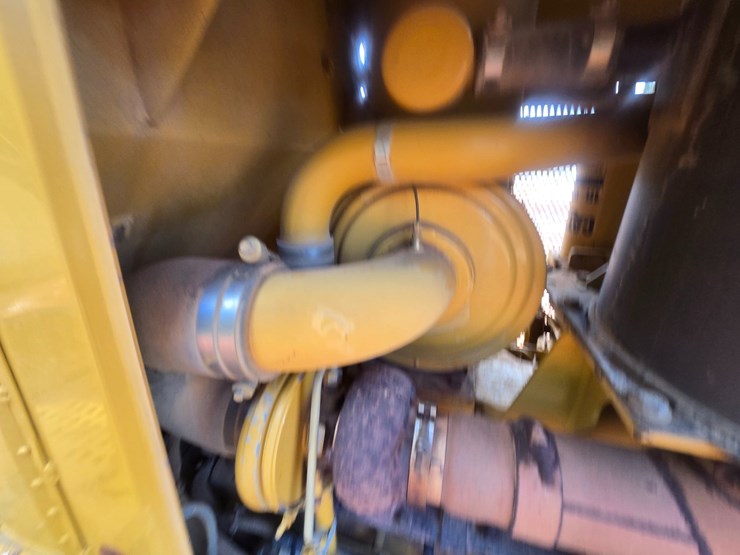 2005-caterpillar-d5n-xl-image-21
