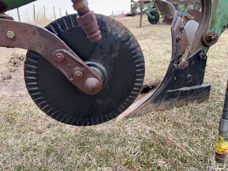 john-deere-pull-type-four-bottom-plow-image-18