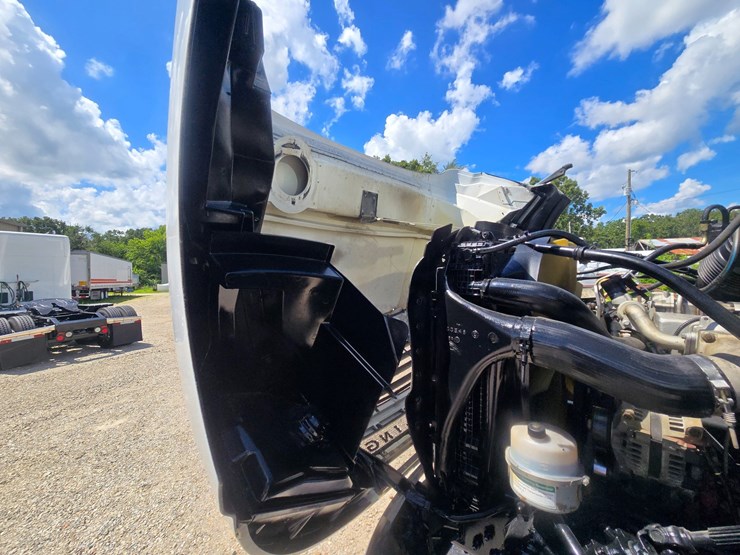 2005-sterling-l9500-image-30