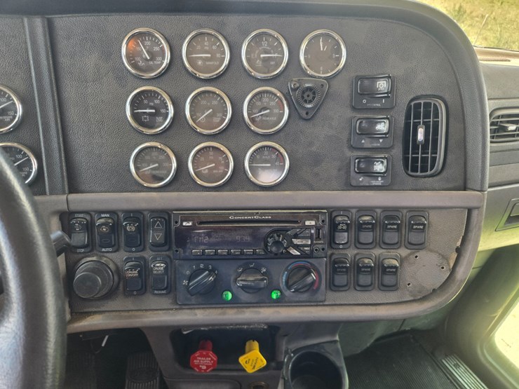 2016-peterbilt-389-image-54