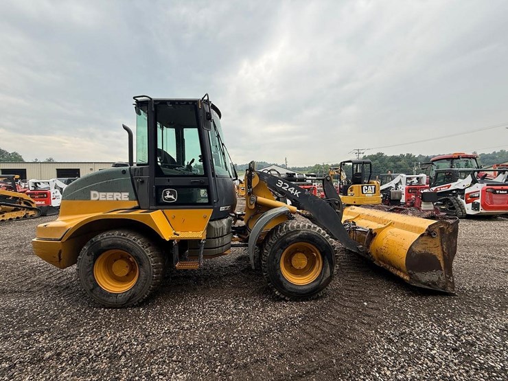 deere-324k-image-5