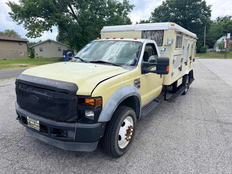 2010-ford-f550-image-2