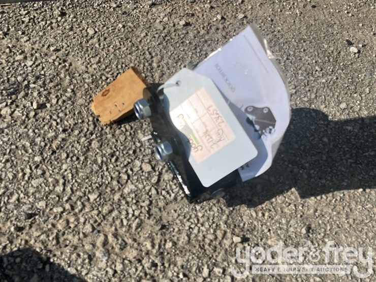 unused-tpm-quick-hitch,-1"-pin-hole-to-suit-0.8-1.4-ton-mini-excavators-image-4
