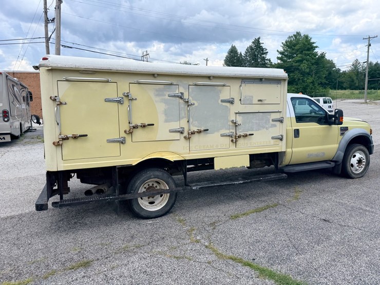 2010-ford-f550-image-16