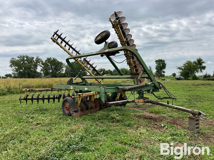 john-deere-220-image-3
