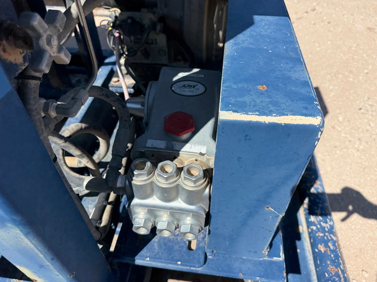 caterpillar-550-image-10