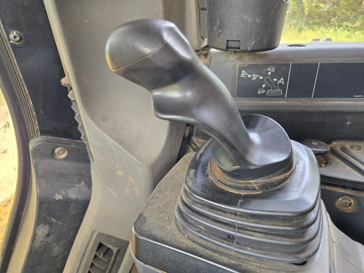 2019-caterpillar-d6-image-39