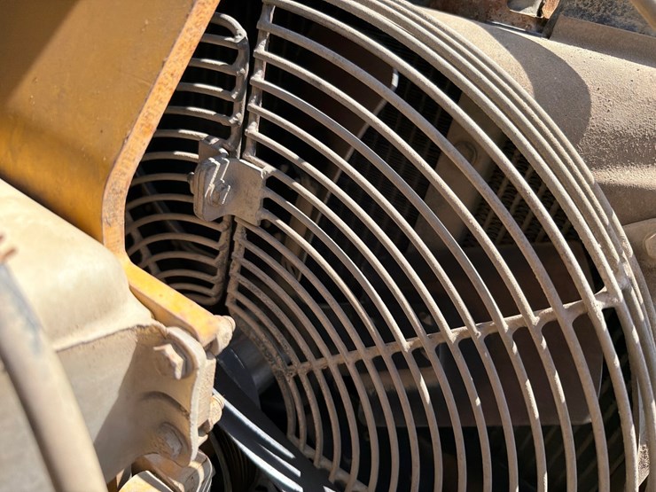 2000-deere-710d-image-17